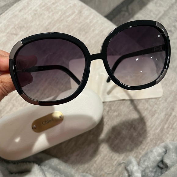 Chloe OverSized Gradient Sunglass - Picture 5 of 6